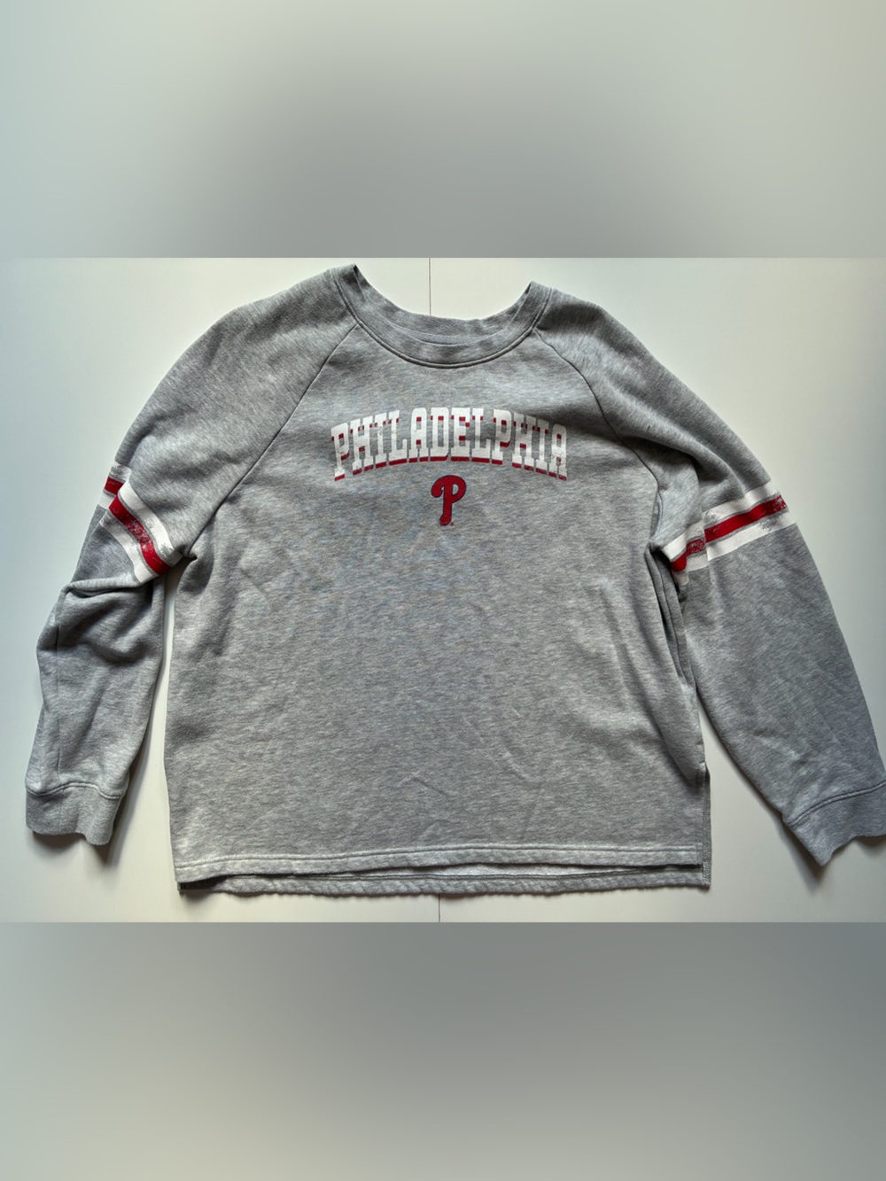 Women's MLB Philadelphia Phillies Long Sleeve Pullover - Size Large